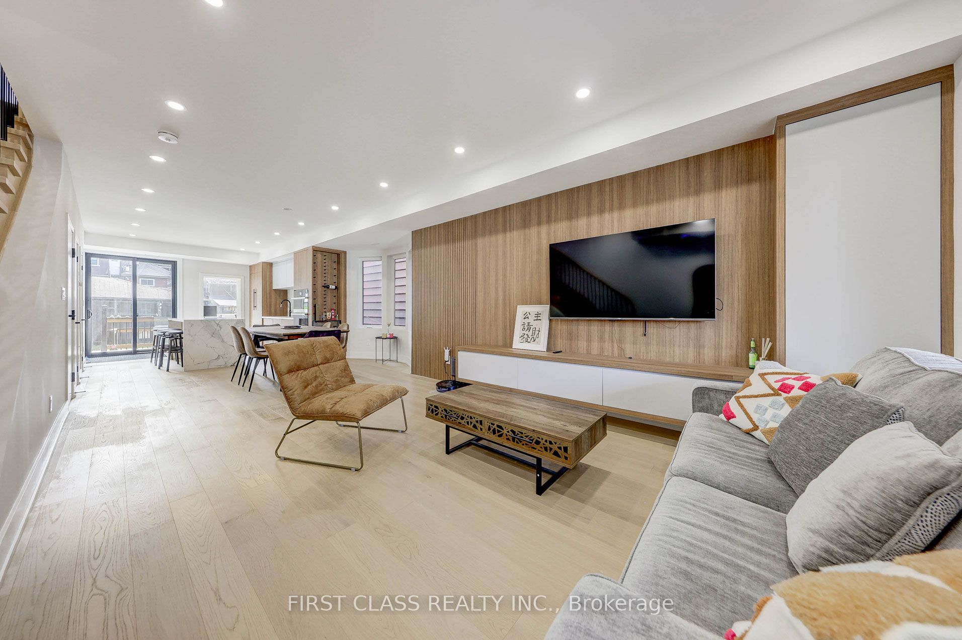 431 Roxton Road Main