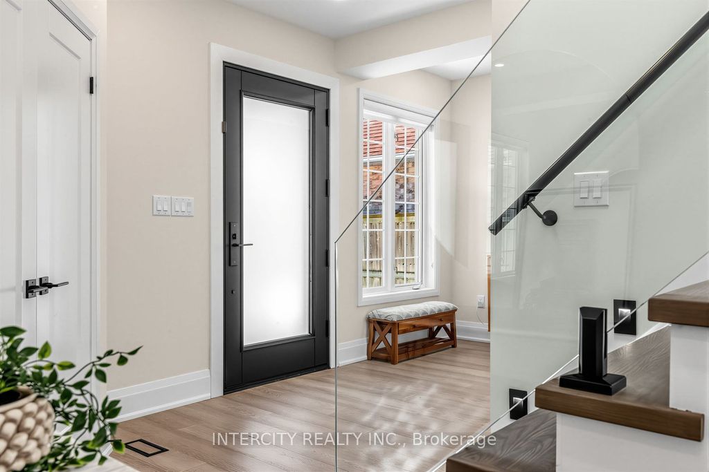 Photo of 75 Canoe Court, Richmond Hill, ON L4E 3Y2 (MLS # N13046064)