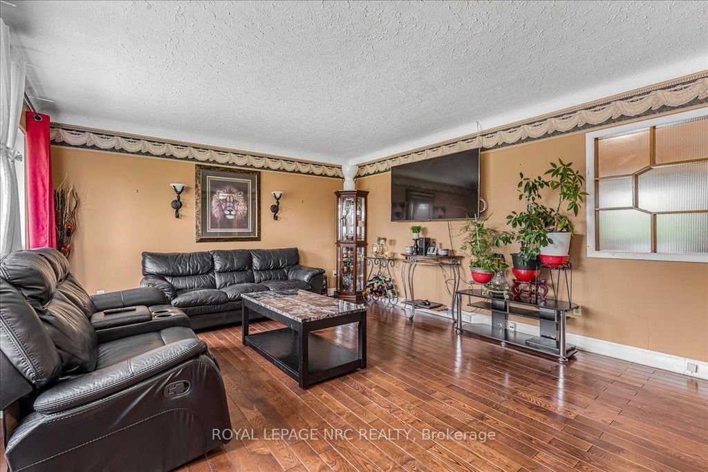 Photo of 16 Dunraven Avenue, St. Catharines, ON L2M 6A7 (MLS # X12422889)