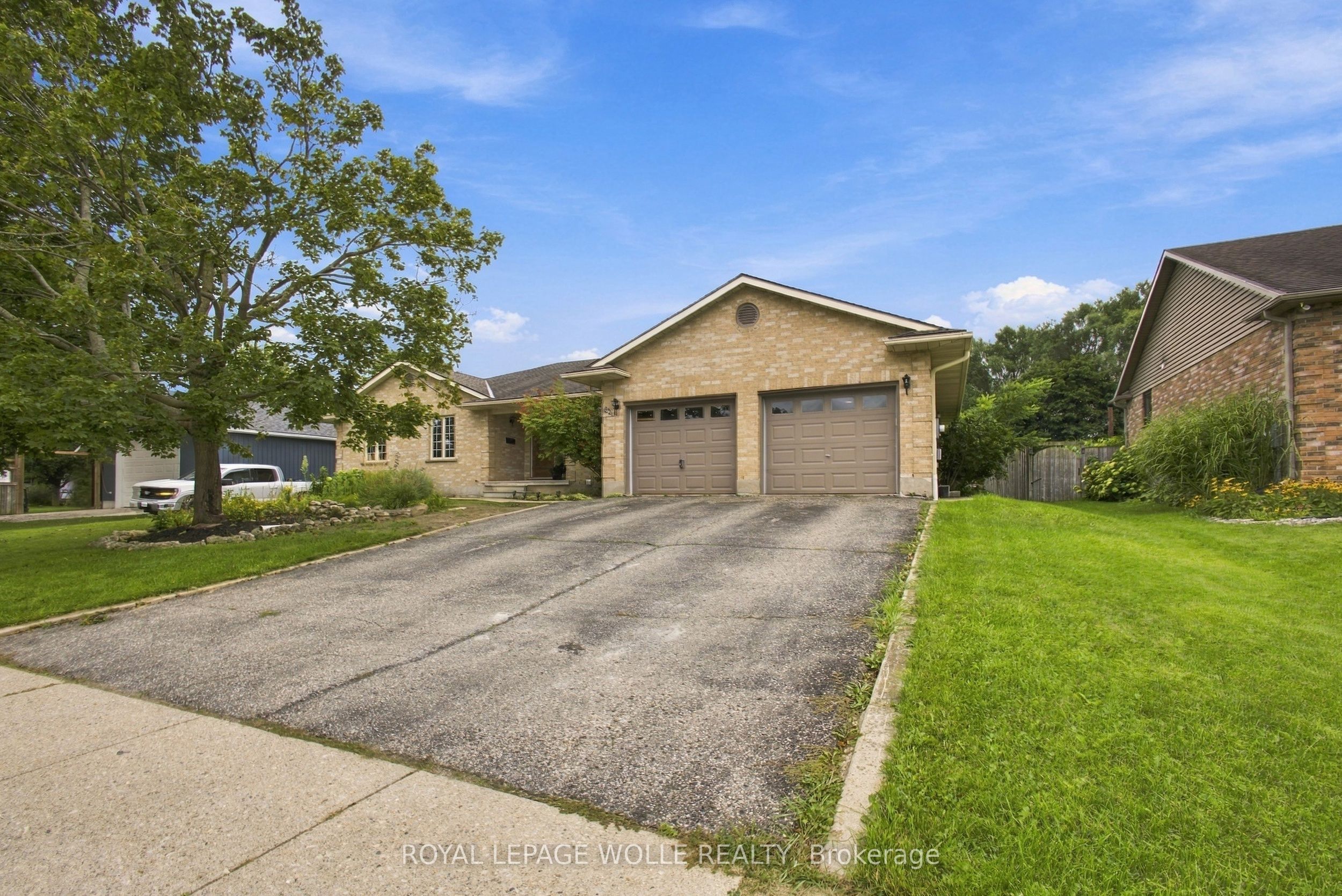63 Oakridge Avenue