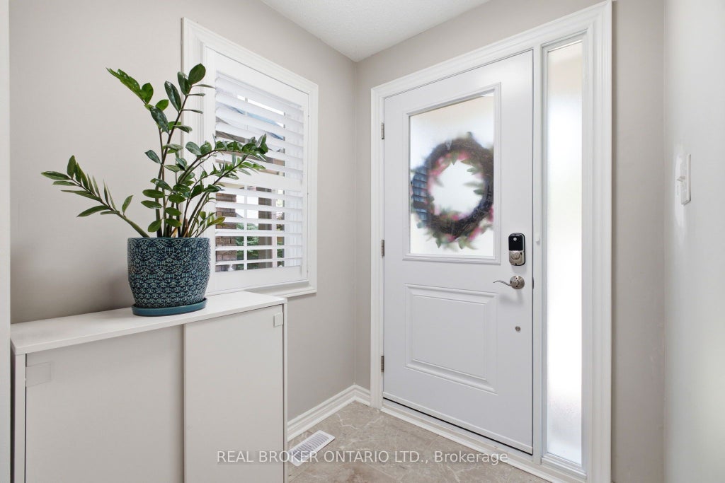 Photo of 22 October Lane, Aurora, ON L4G 6Y1 (MLS # N13685772)