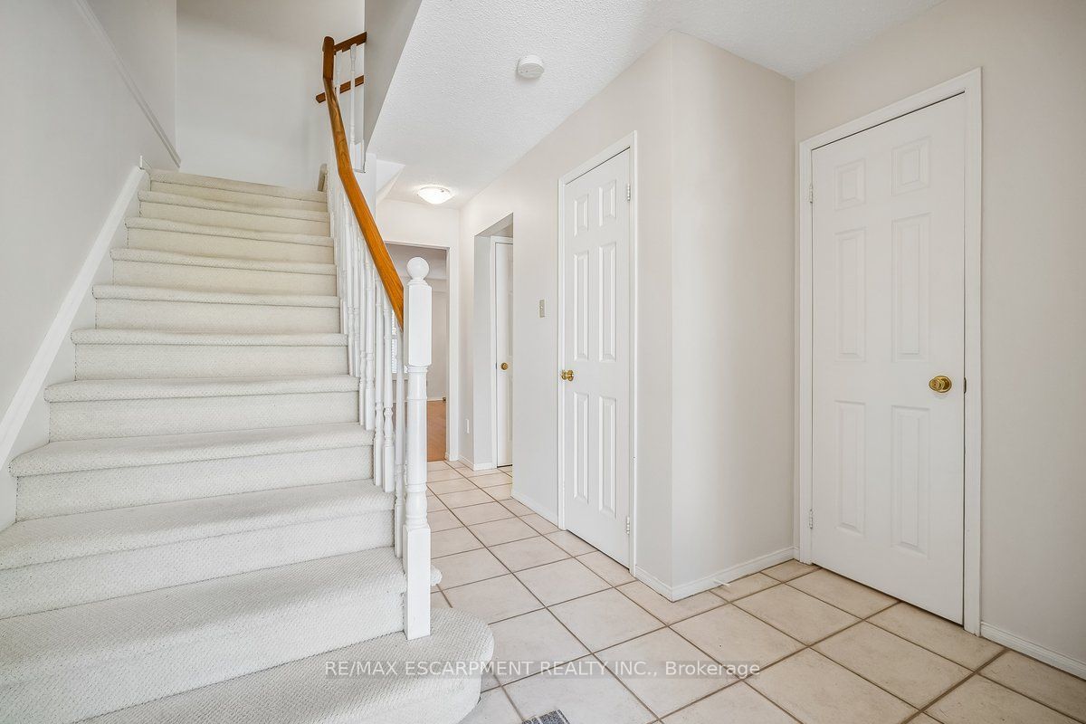 5255 Lakeshore Road 30