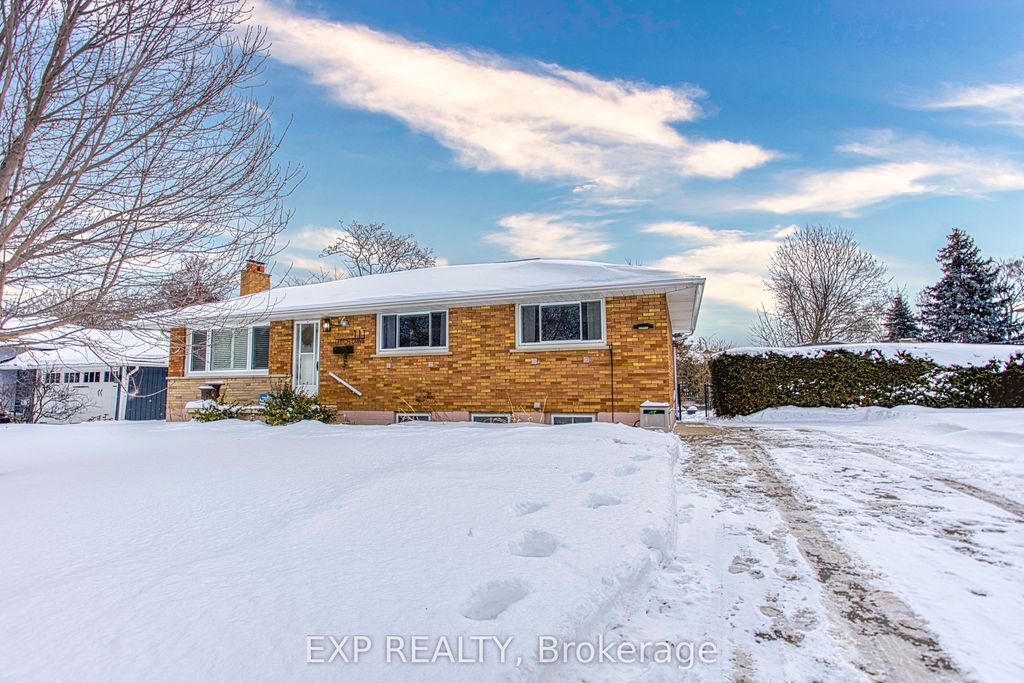 Photo of 111 Leitch Drive, Grimsby, ON L3M 2T9 (MLS # X12755124)