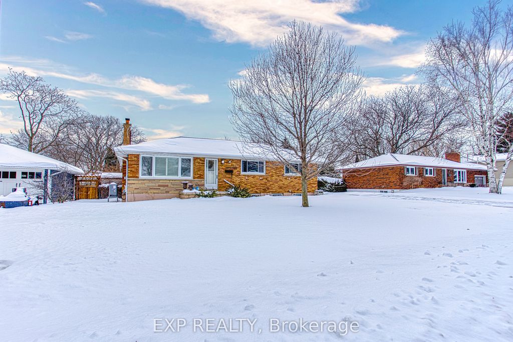 Photo of 111 Leitch Drive, Grimsby, ON L3M 2T9 (MLS # X12755124)