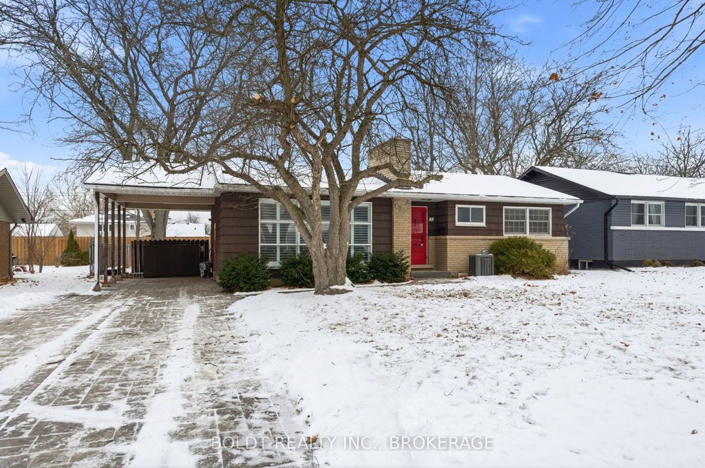 Photo of 5 Swan Drive, St. Catharines, ON L2T 2C2 (MLS # X12639682)