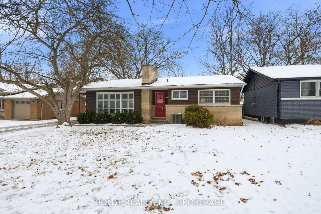 Photo of 5 Swan Drive, St. Catharines, ON L2T 2C2 (MLS # X12639682)