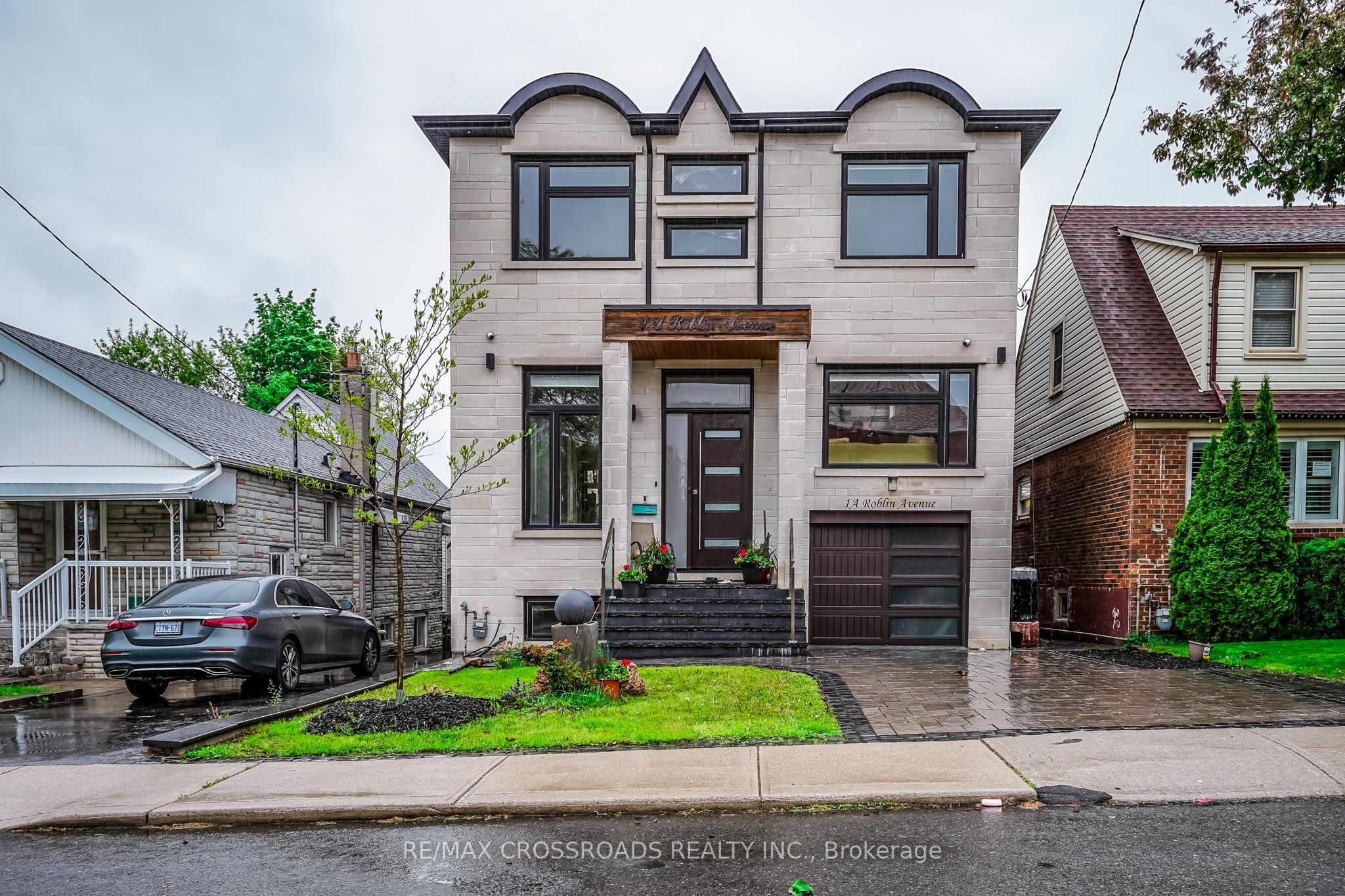 1A Roblin Avenue