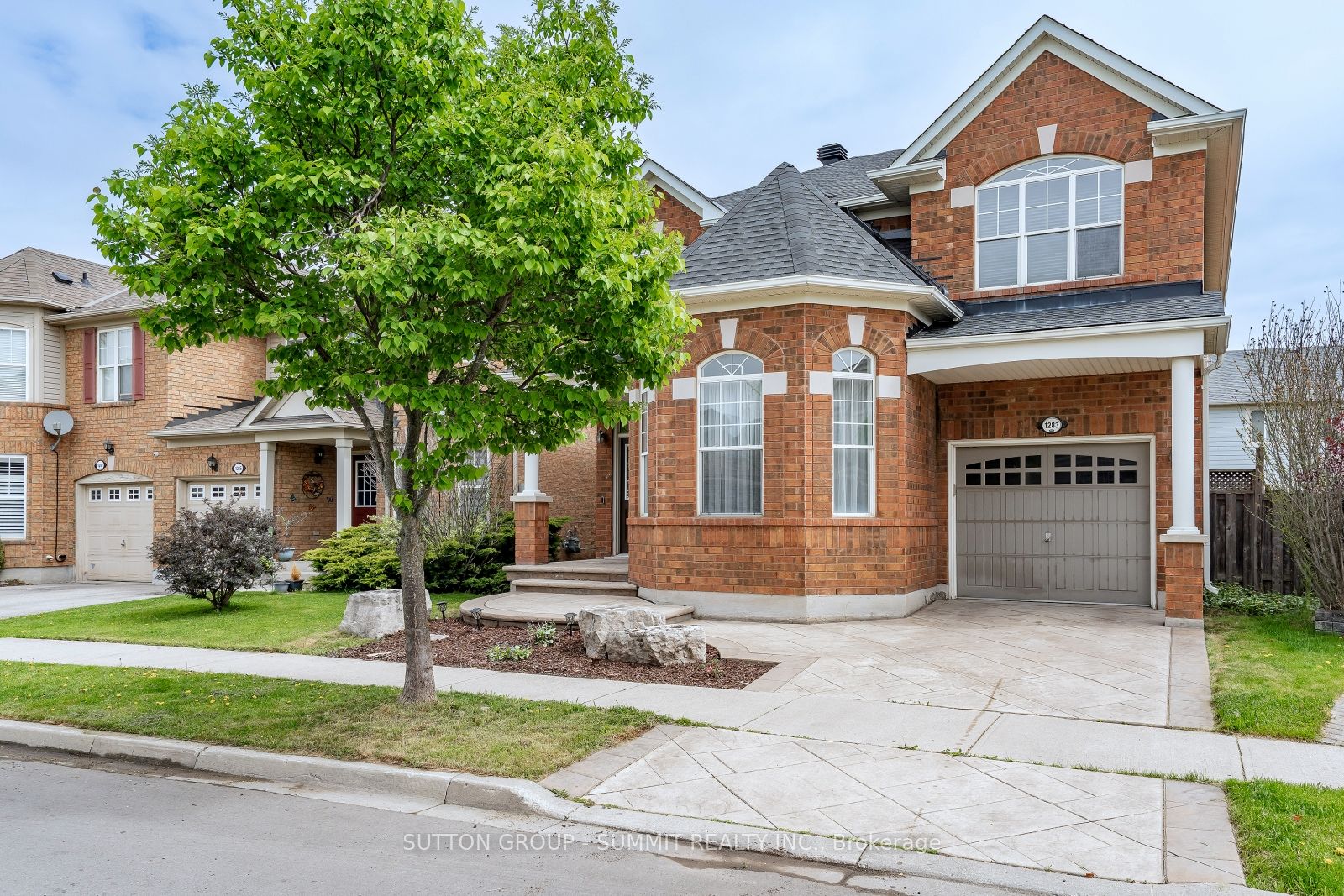 1283 Robson Crescent