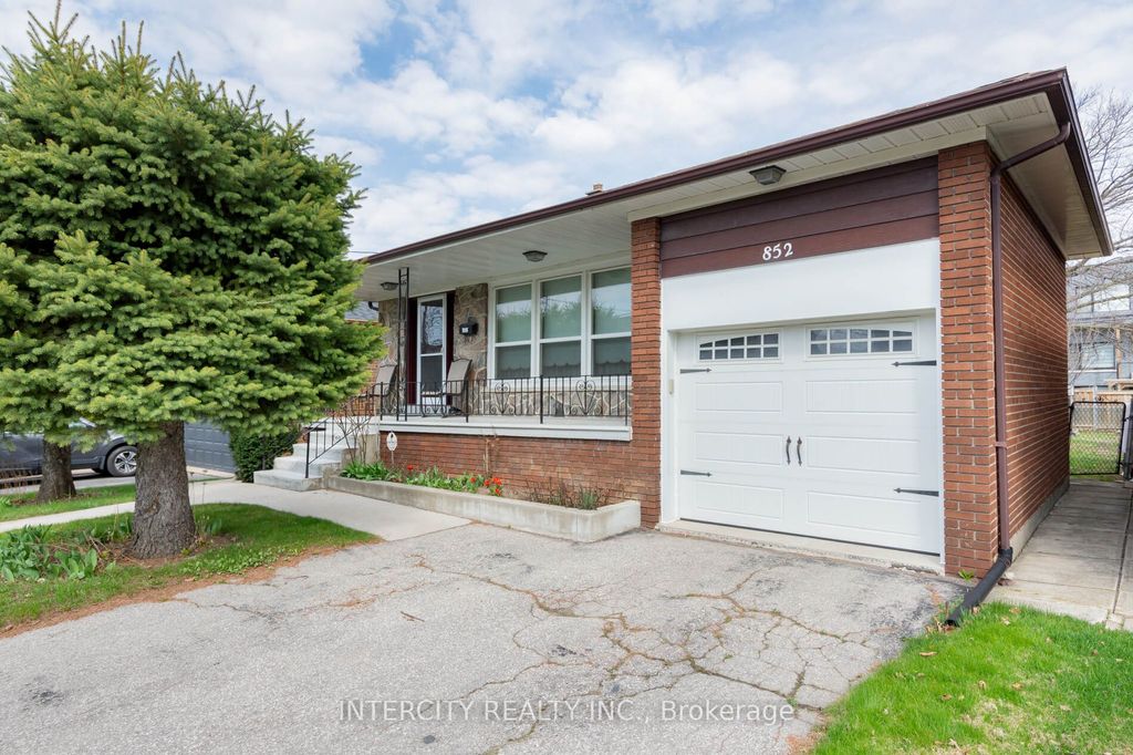 Photo of 852 Glencairn Avenue, Toronto, ON M6B 2A5 (MLS # W12383659)