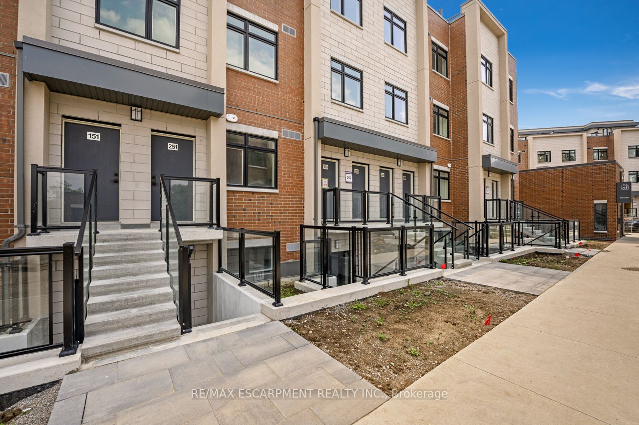 1075 Douglas McCurdy Common 251