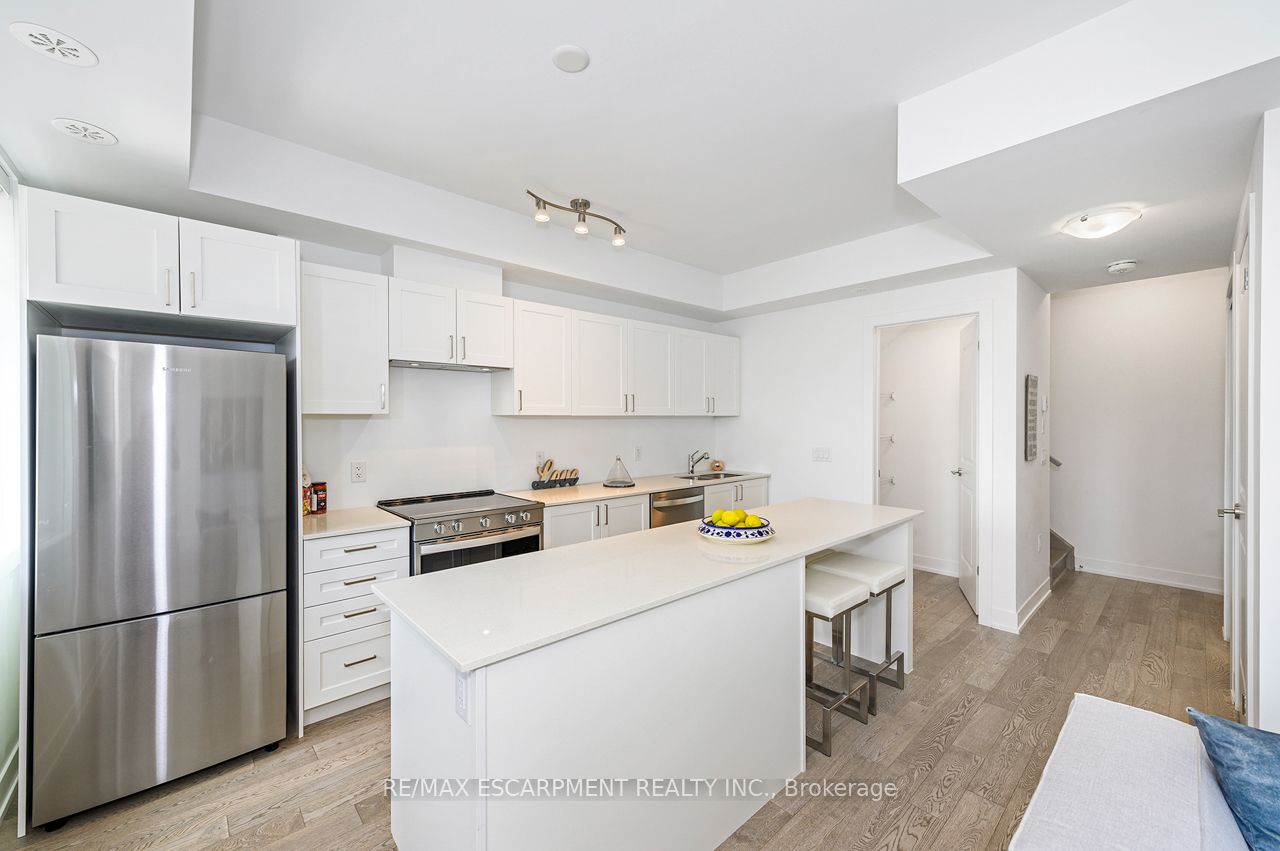 1075 Douglas McCurdy Common 251