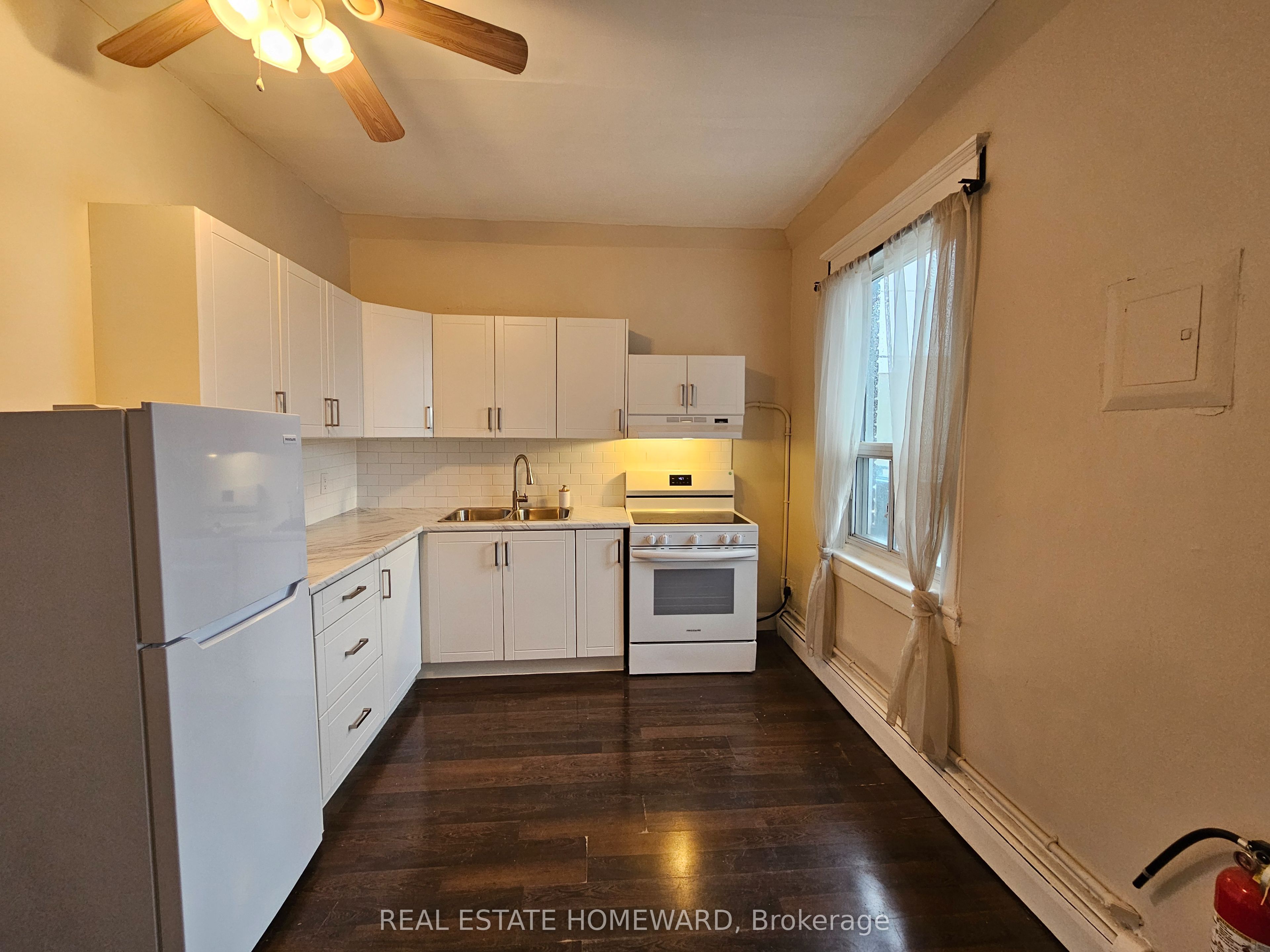 Photo 1 of 32 — 733 Pape Avenue A, Toronto, ON M4K 3S8