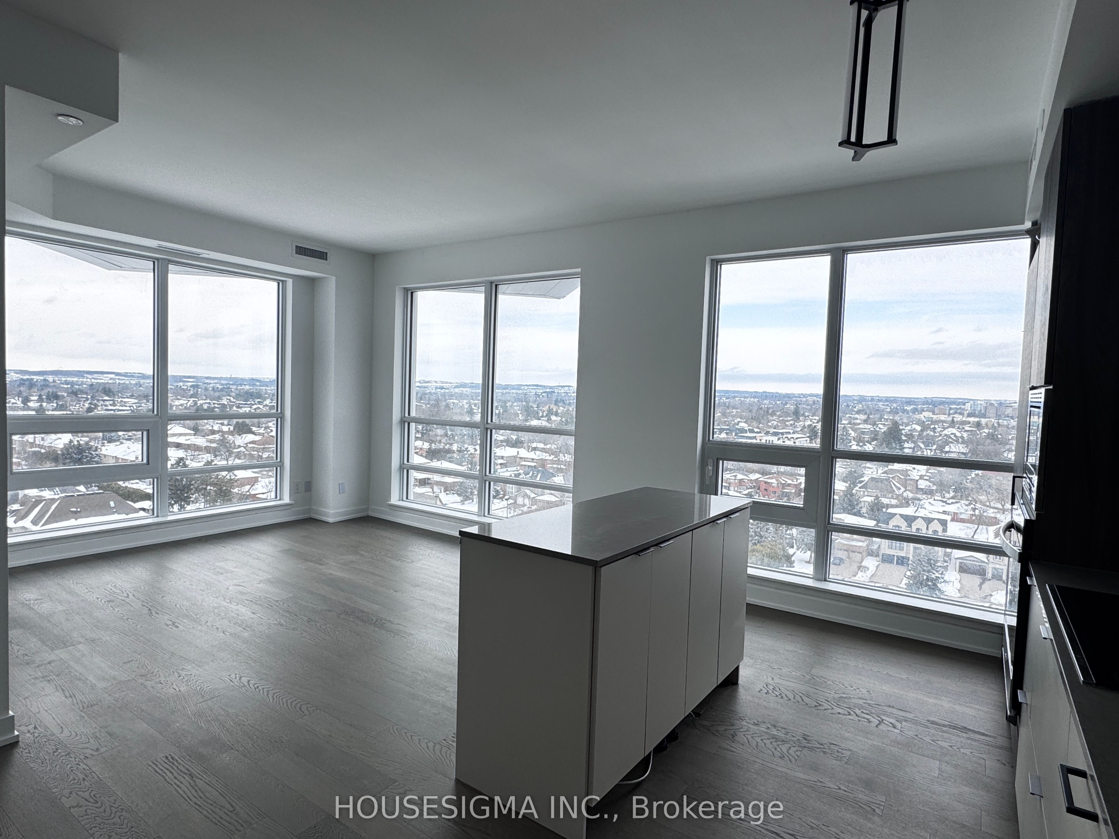 8888 Yonge Street 1002