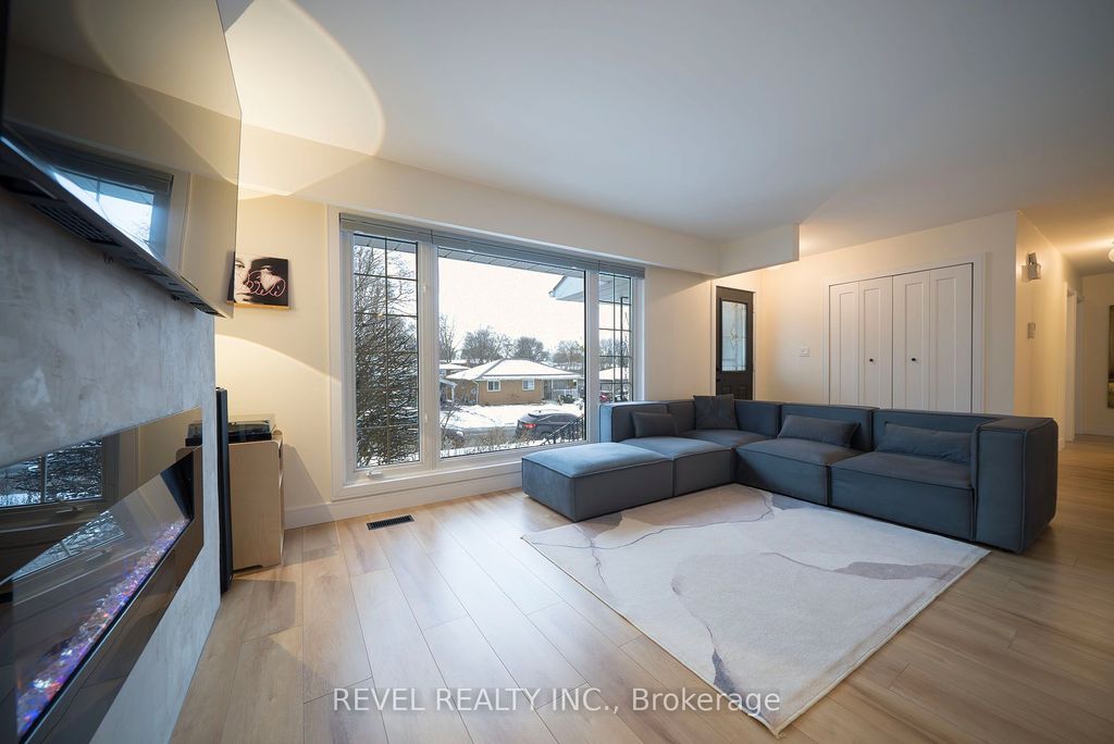 Photo of 2 Grenada Drive, Norfolk, ON N3Y 3E7 (MLS # X12699724)