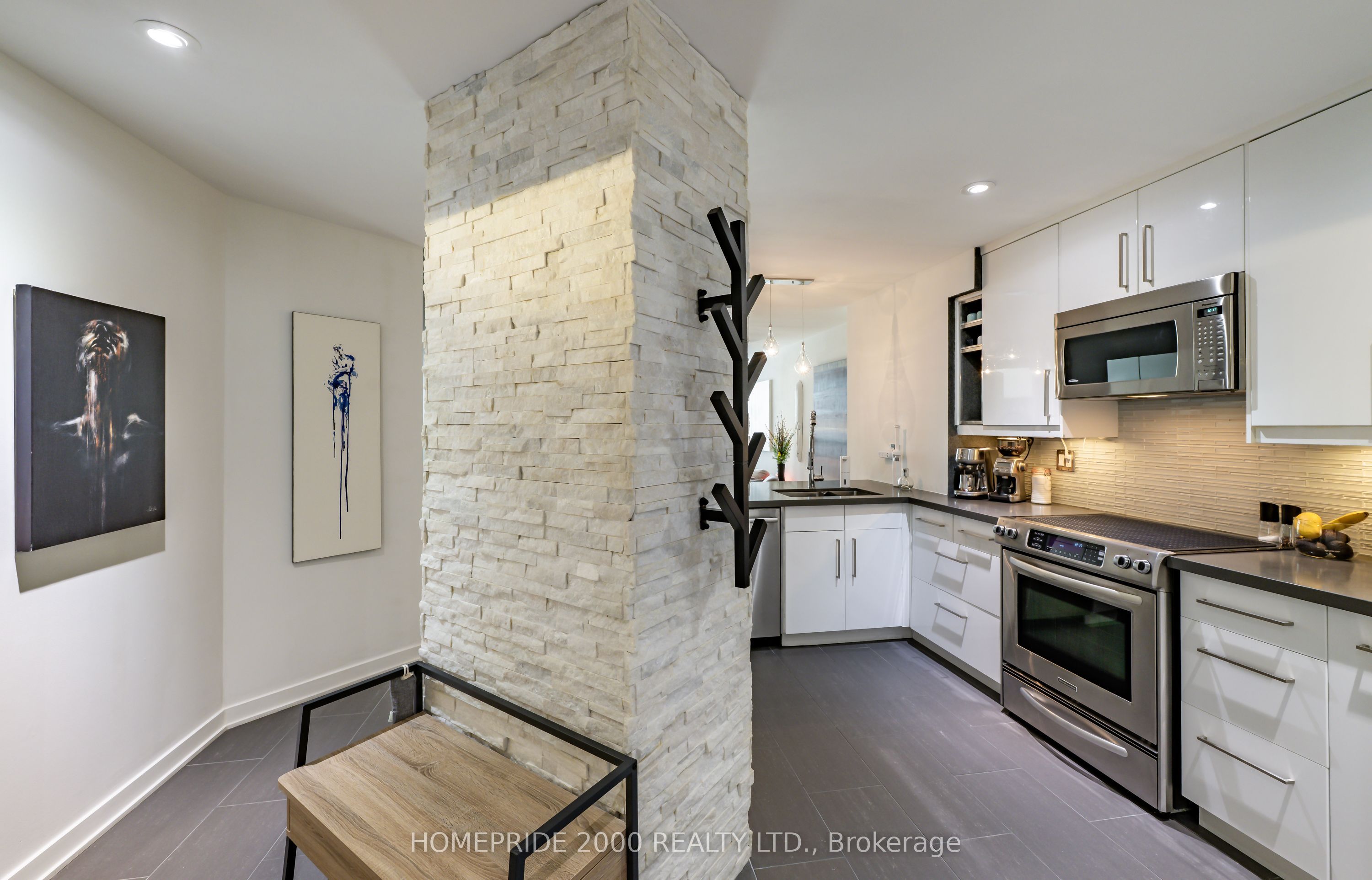 24 Wellesley Street W 315