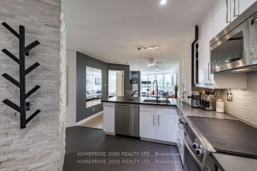 24 Wellesley Street W 315