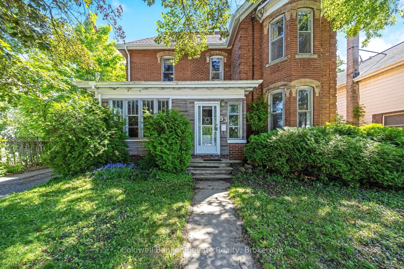 53 Willow Street N