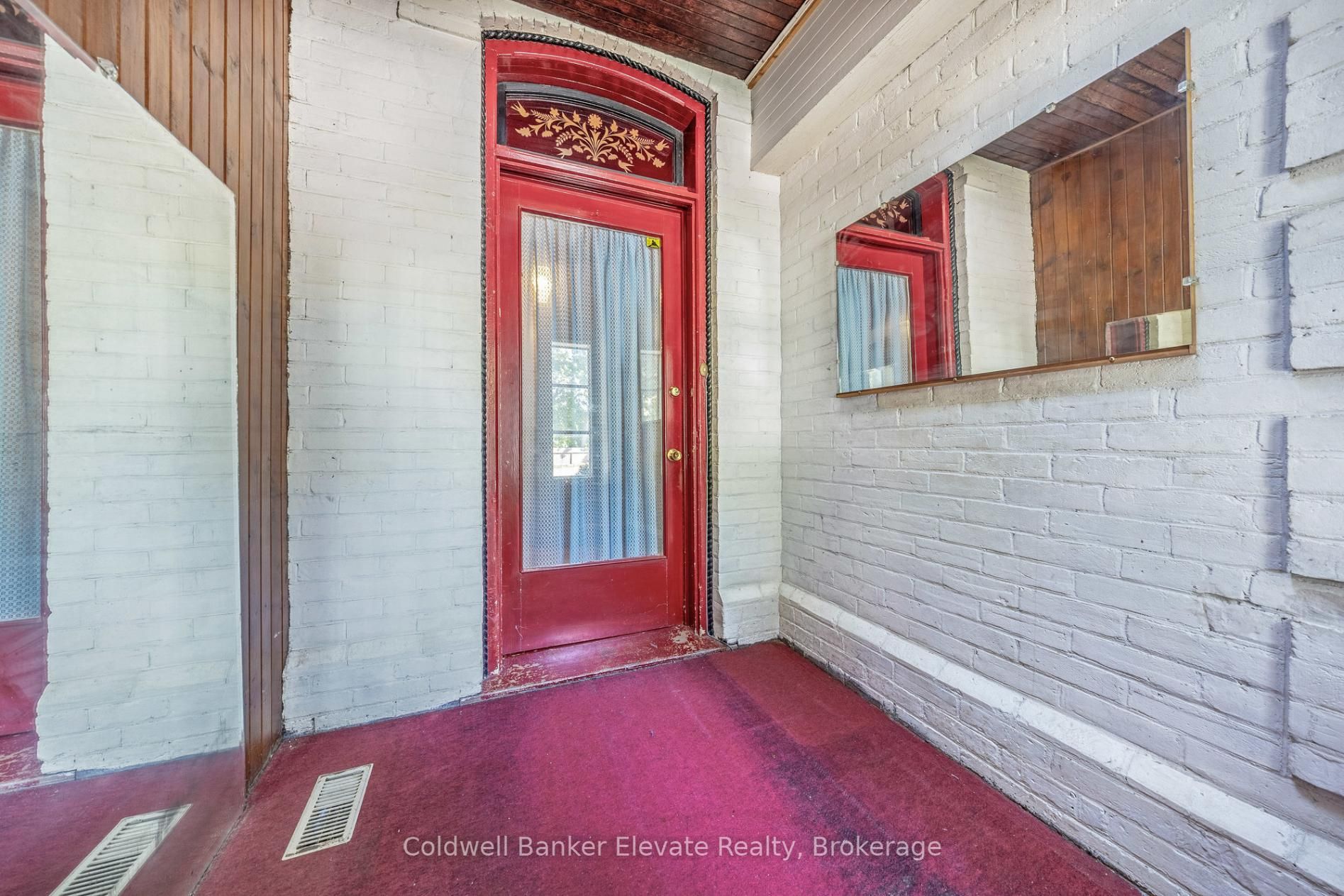 53 Willow Street N