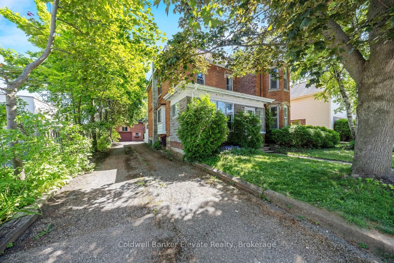 53 Willow Street N