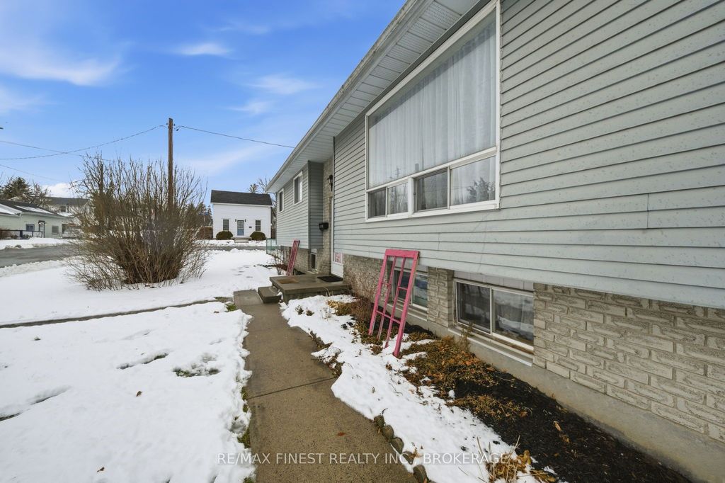 Photo of 49 Robinson Street, Greater Napanee, ON K7R 3T7 (MLS # X12653206)