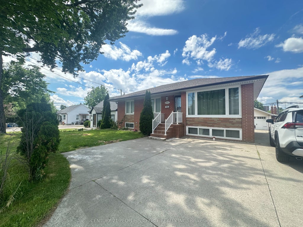 Photo of 2864 Weston Road, Toronto, ON M9M 2S3 (MLS # W13062386)