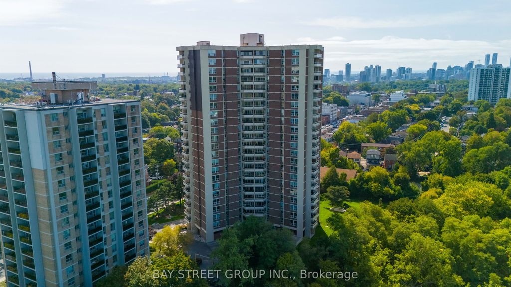 Photo of 980 Broadview Avenue #403, Toronto, ON M4K 3Y1 (MLS # E12445005)