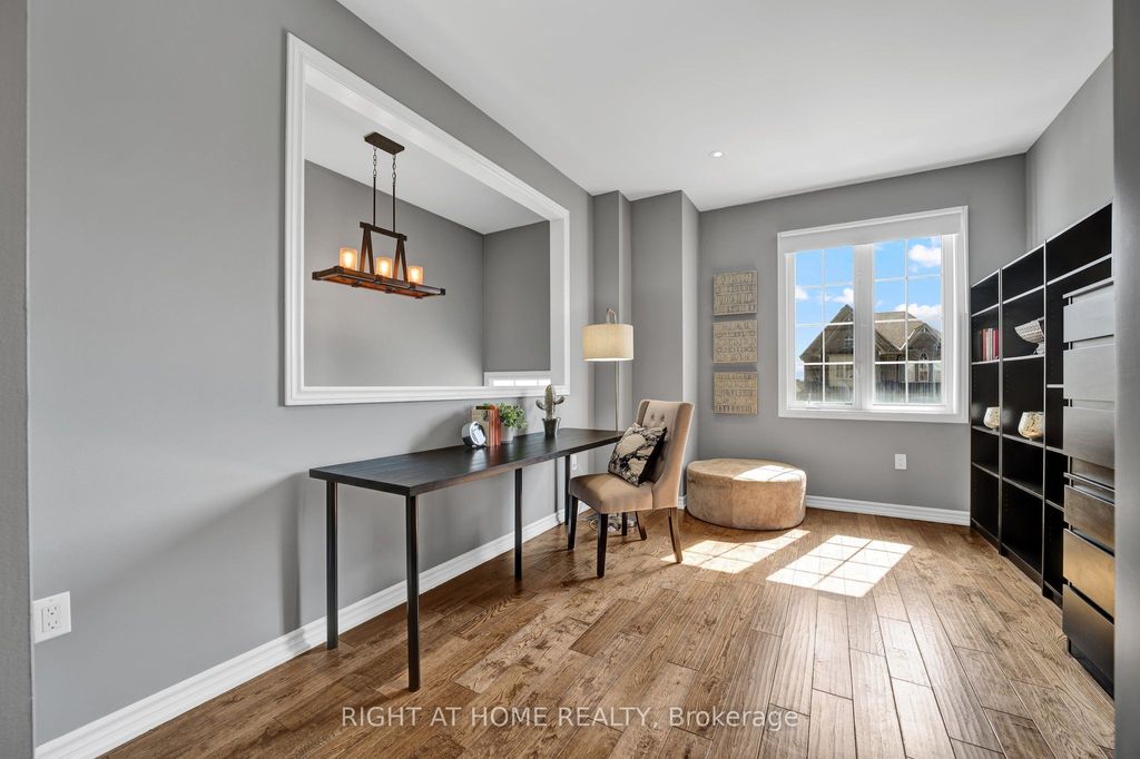 Photo of 40 Ridge Gate Crescent, East Gwillimbury, ON L0G 1M0 (MLS # N12810312)