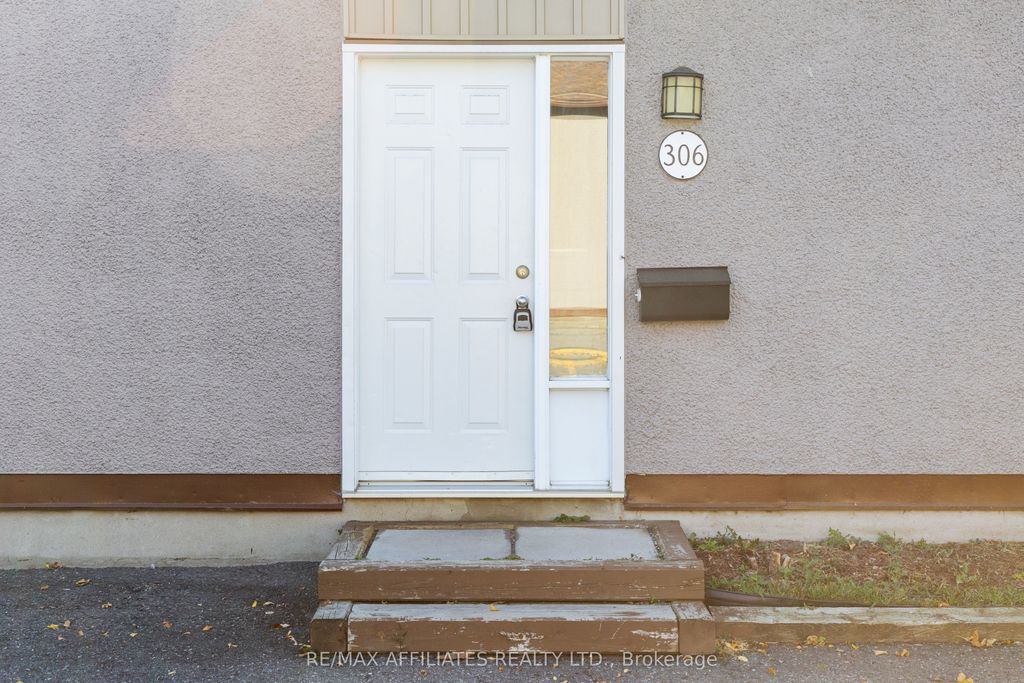 Photo of 306 Woodfield Drive, Tanglewood - Grenfell Glen - Pineglen, ON K2G 3W9 (MLS # X12450824)