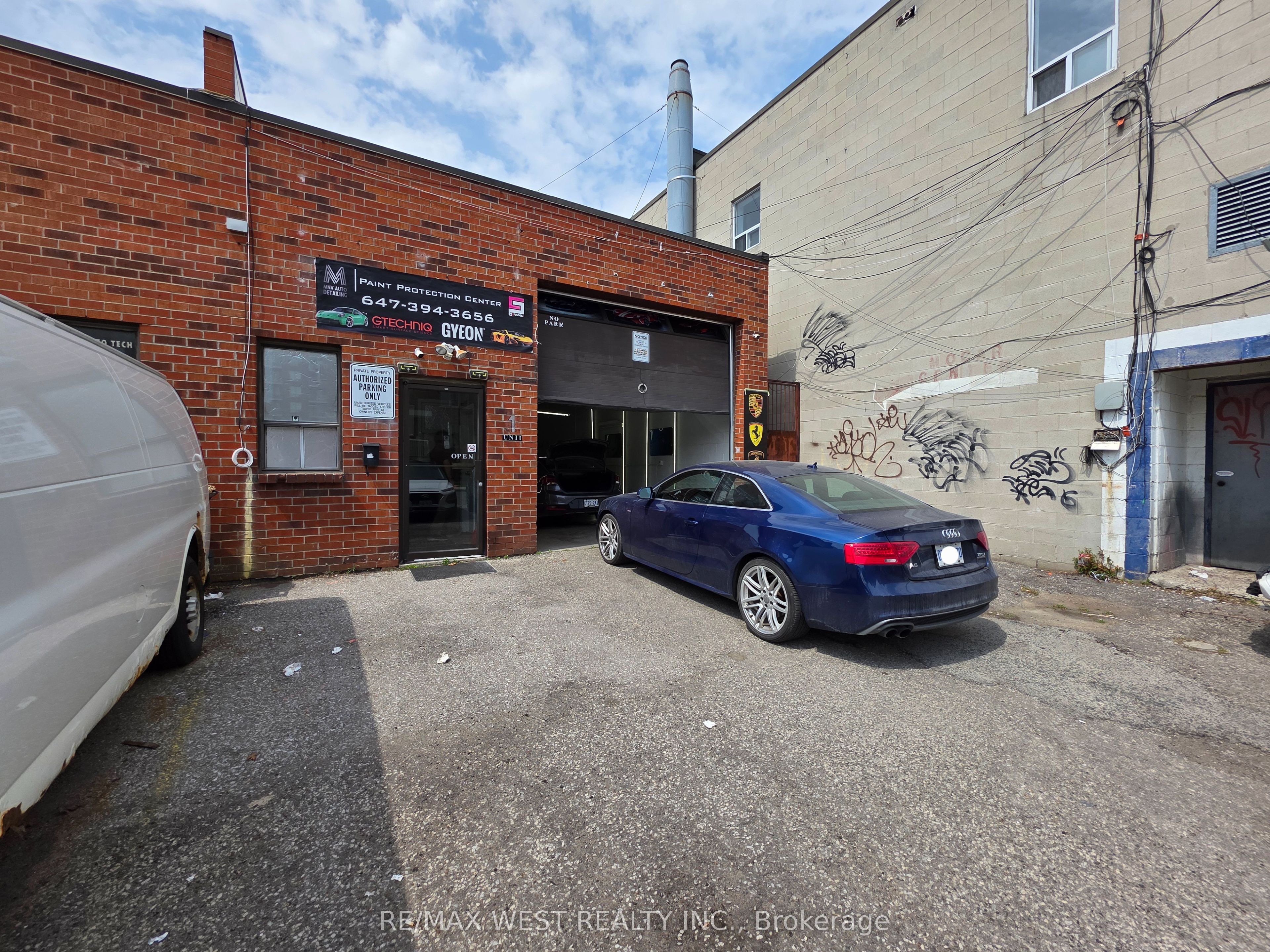 1405 Bloor Street W 1