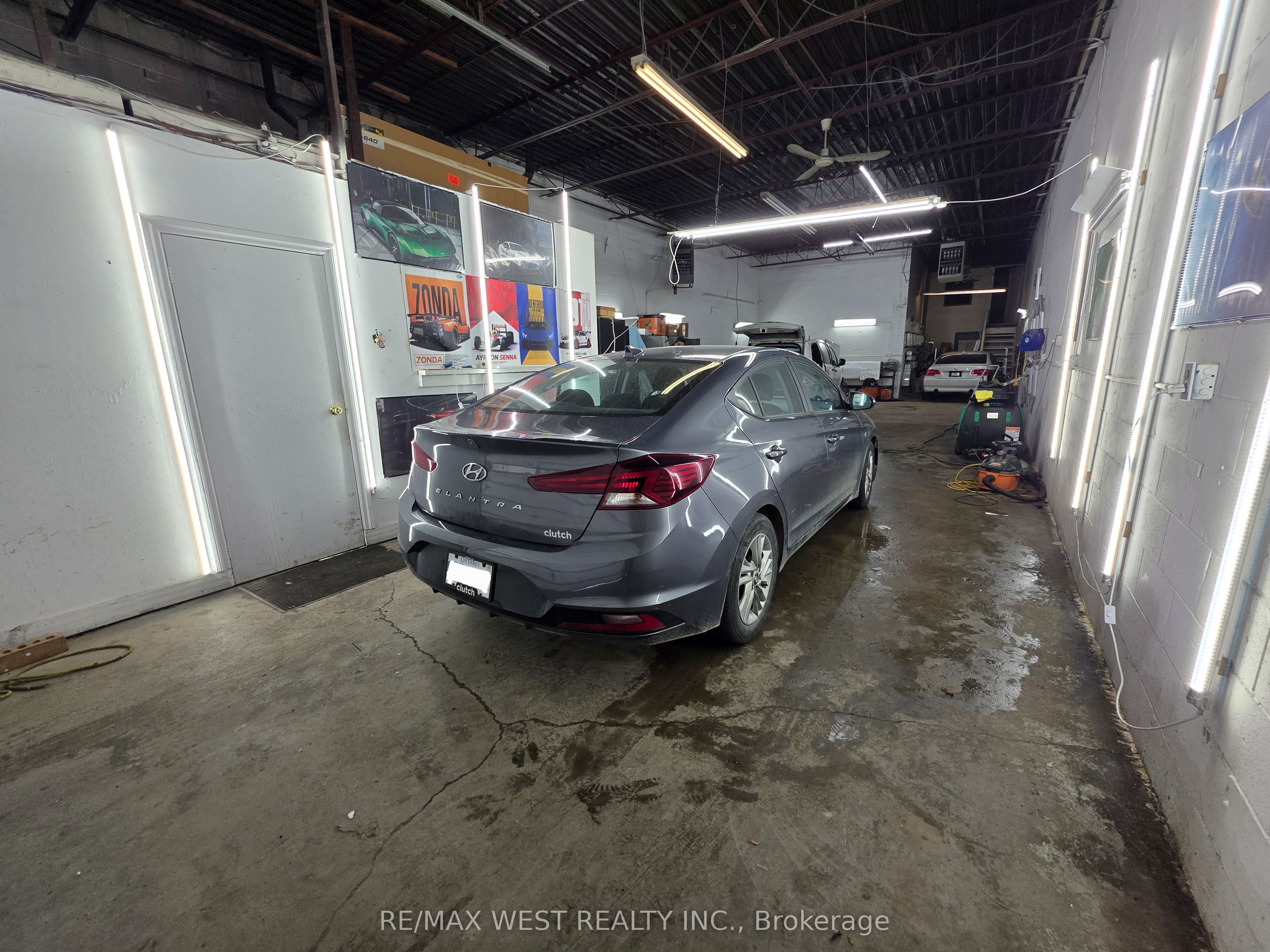 1405 Bloor Street W 1