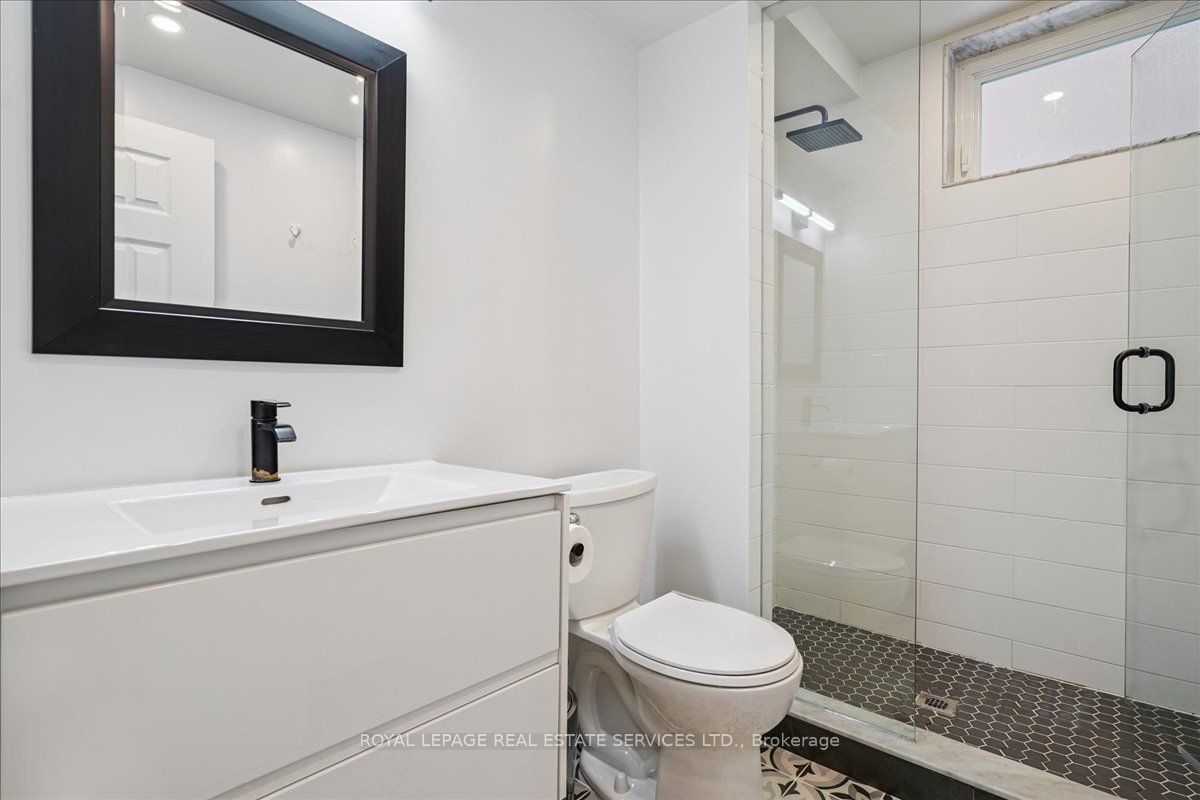 Toronto, ON M6E 1K4, Canada, ,1 BathroomBathrooms,Residential,Active,196044