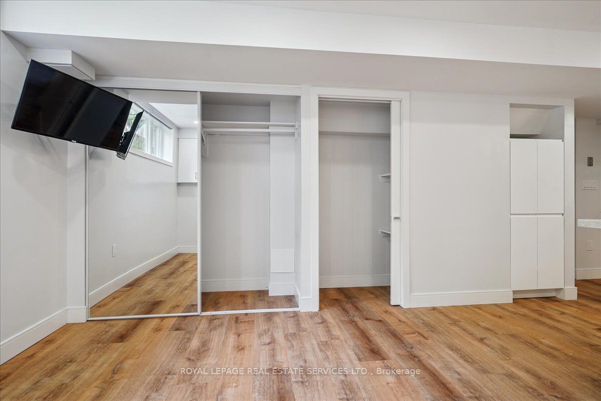 Toronto, ON M6E 1K4, Canada, ,1 BathroomBathrooms,Residential,Active,196044