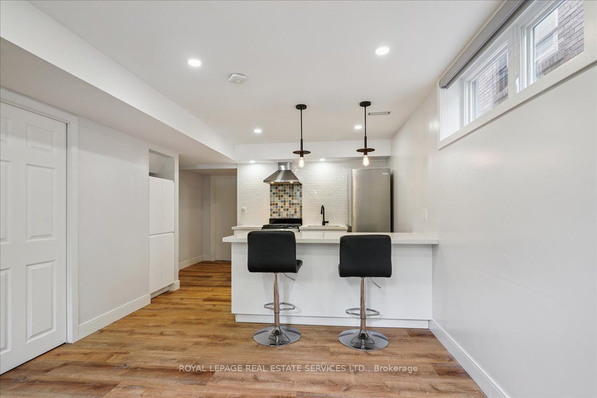 Toronto, ON M6E 1K4, Canada, ,1 BathroomBathrooms,Residential,Active,196044