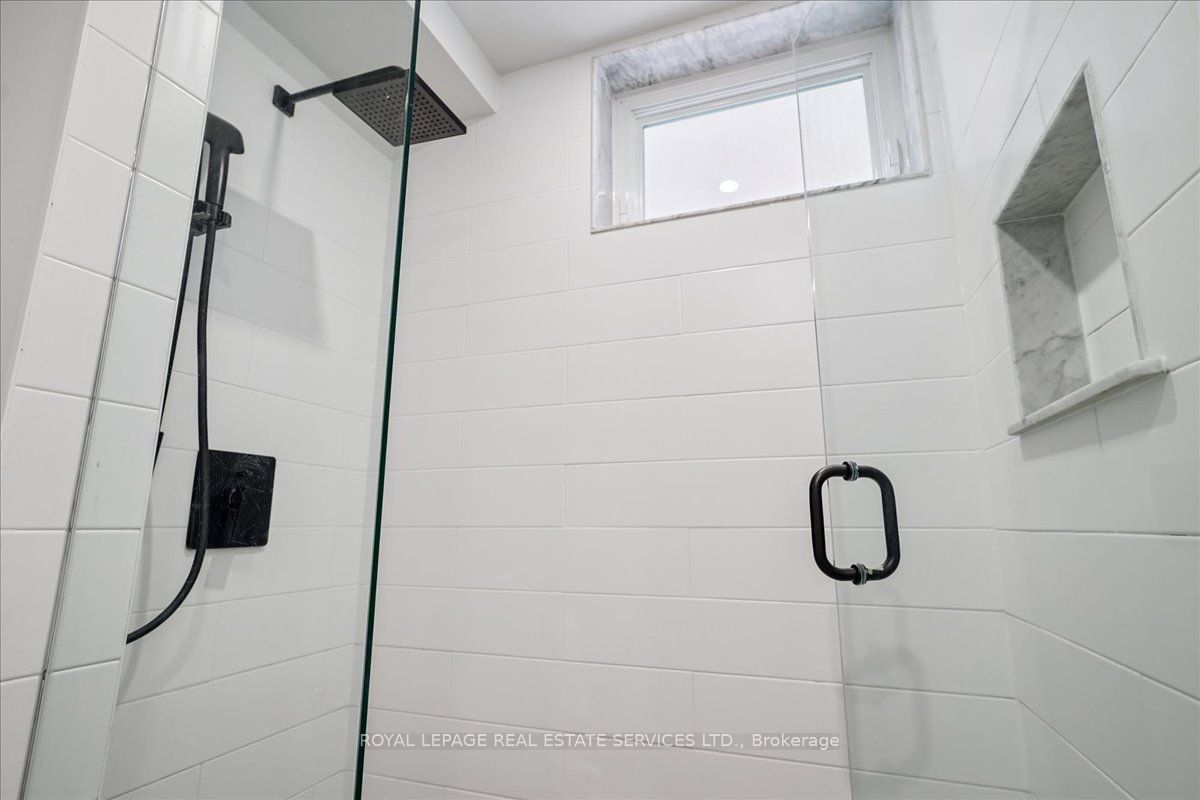 Toronto, ON M6E 1K4, Canada, ,1 BathroomBathrooms,Residential,Active,196044
