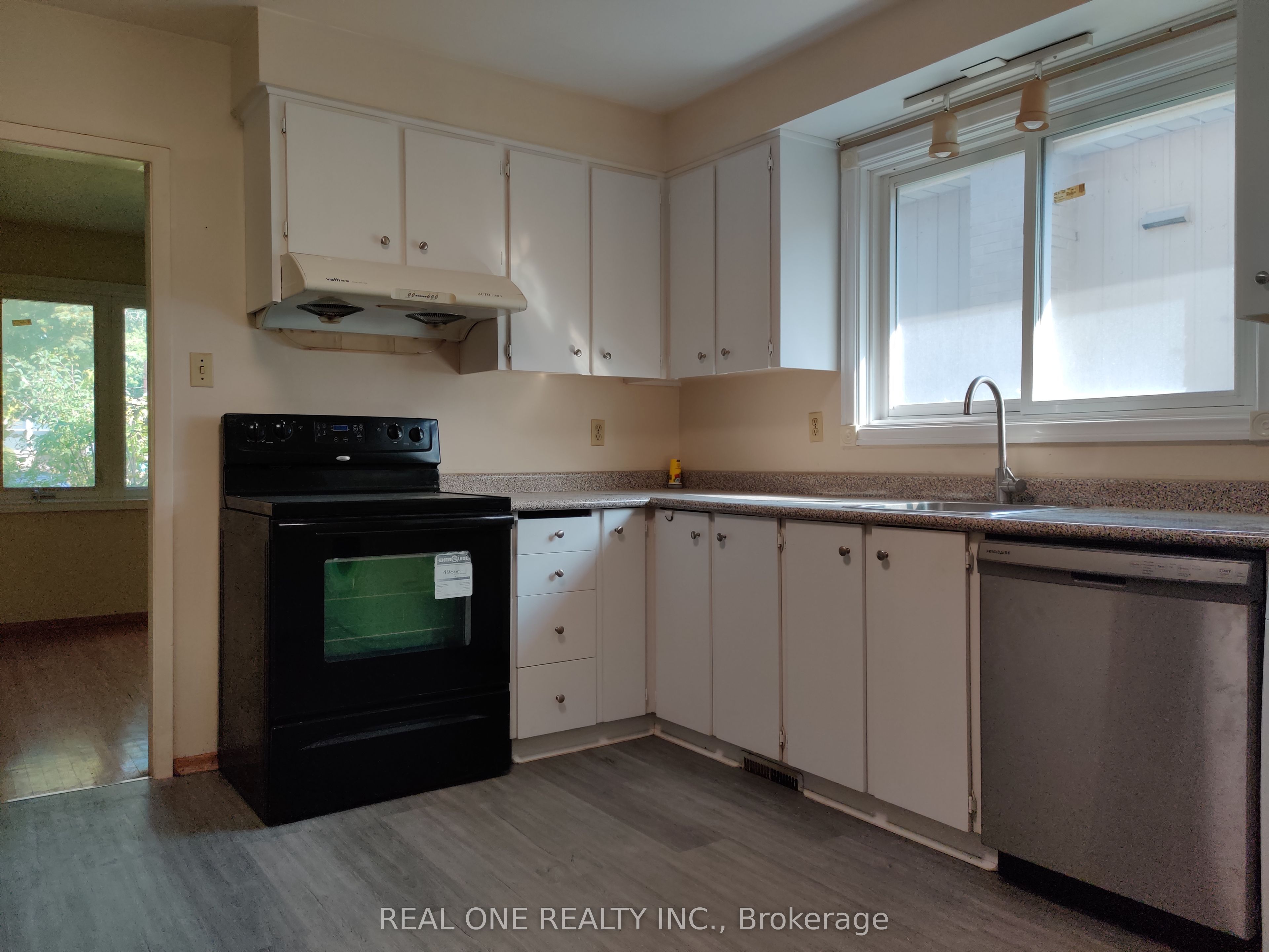 93 Southdale Drive Upper