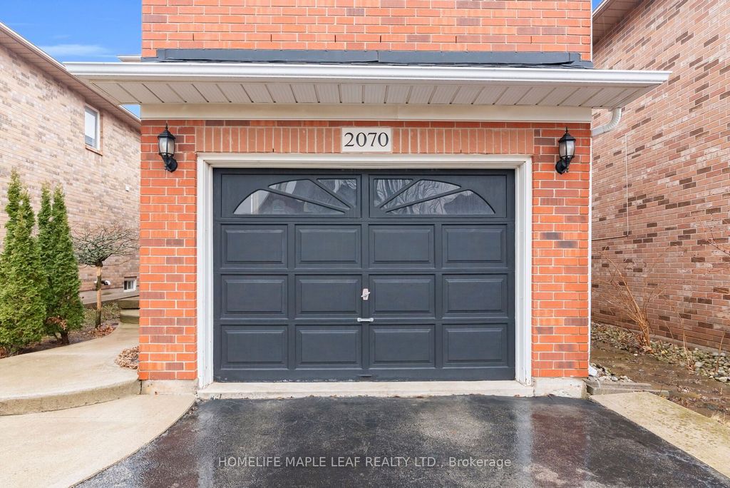 Photo of 2070 Shady Glen Road, Oakville, ON L6M 3P1 (MLS # W12907480)