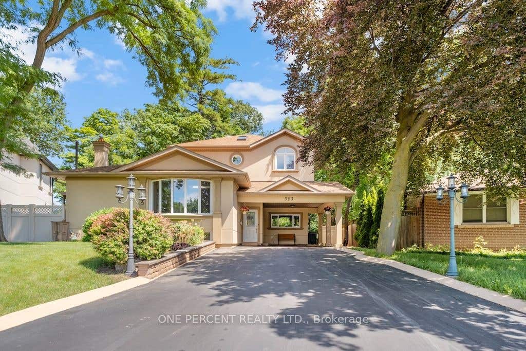 Photo of 583 Stephens Crescent, Oakville, ON L6K 1Y2 (MLS # W13552340)
