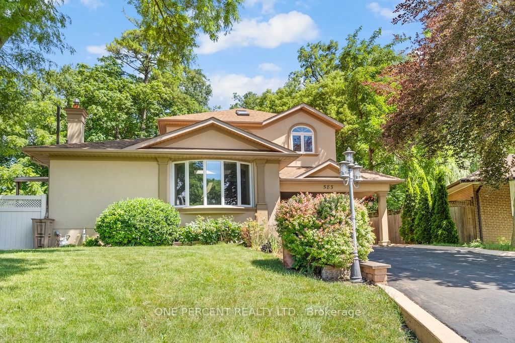 Photo of 583 Stephens Crescent, Oakville, ON L6K 1Y2 (MLS # W13552340)