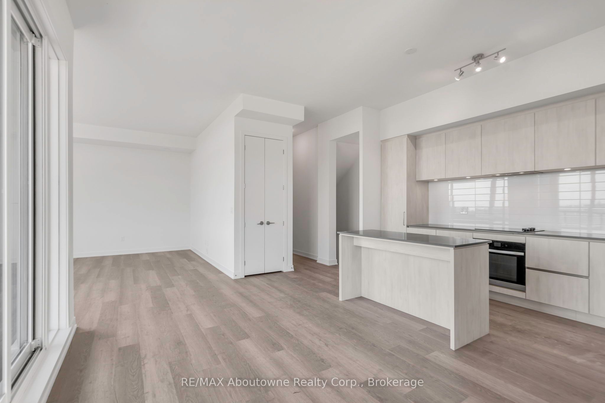 3 Steckley House Lane TH810