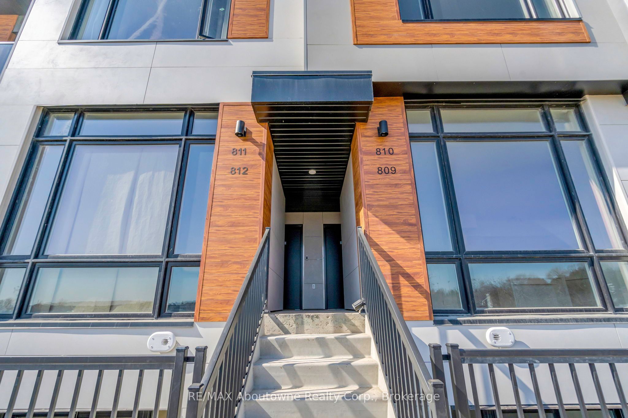 3 Steckley House Lane TH810