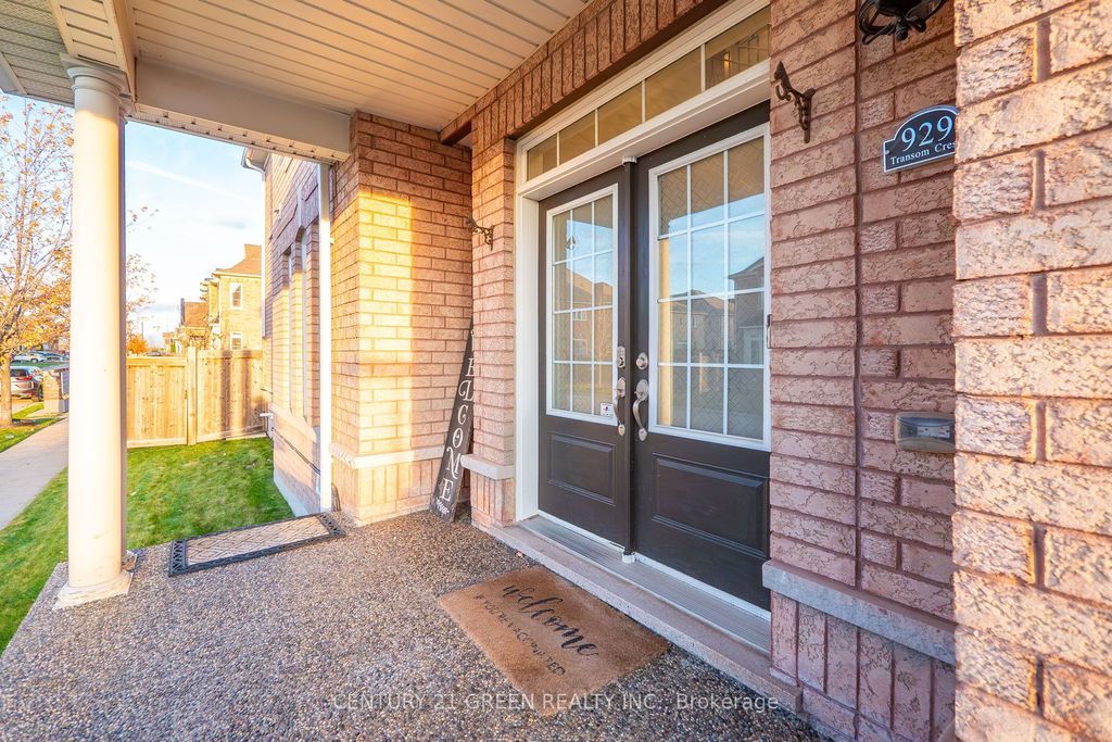 Photo of 929 TRANSOM Crescent, Milton, ON L9T 8K4 (MLS # W12580840)