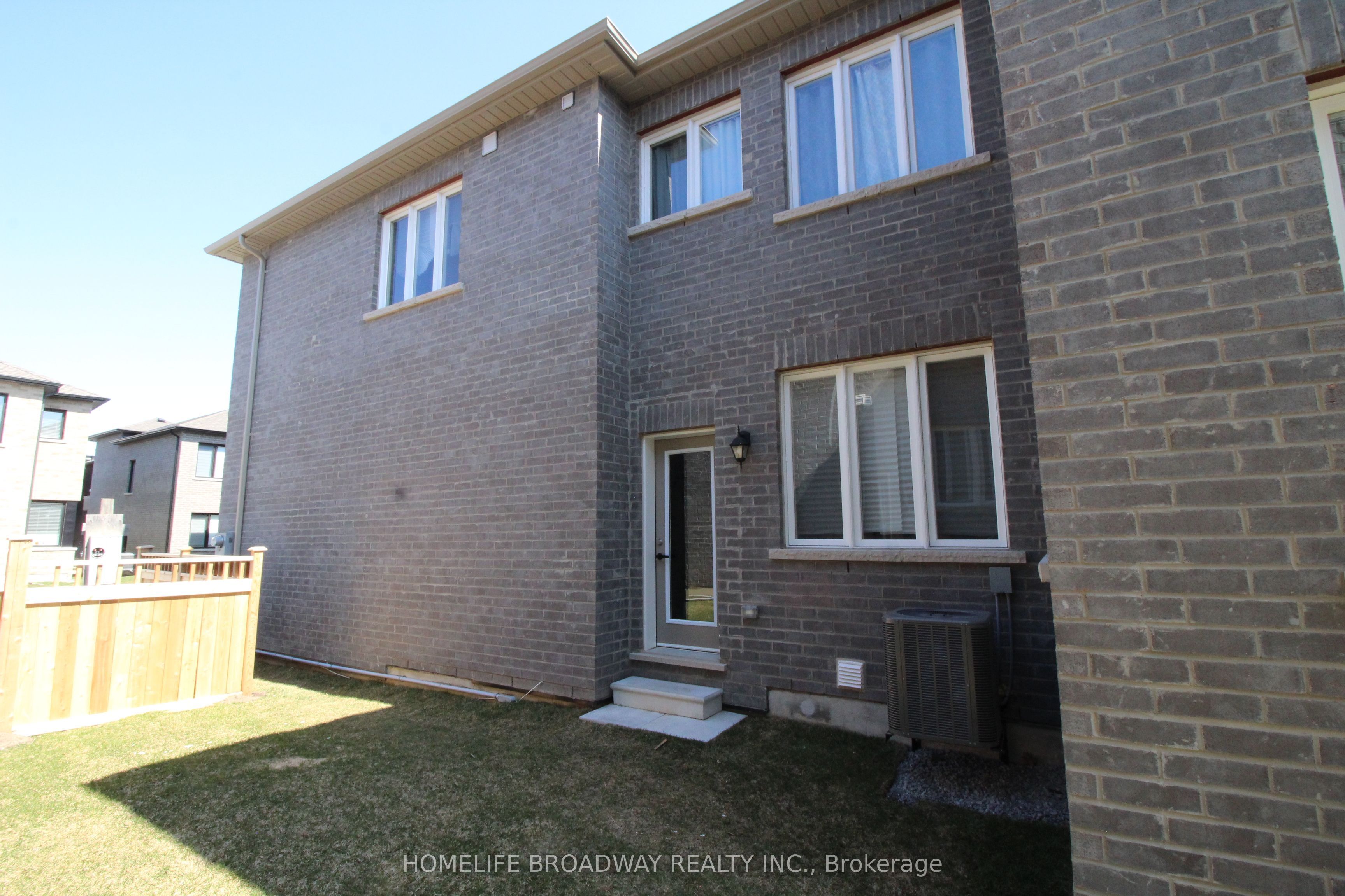 550 Whites Hill Avenue (Coach House)