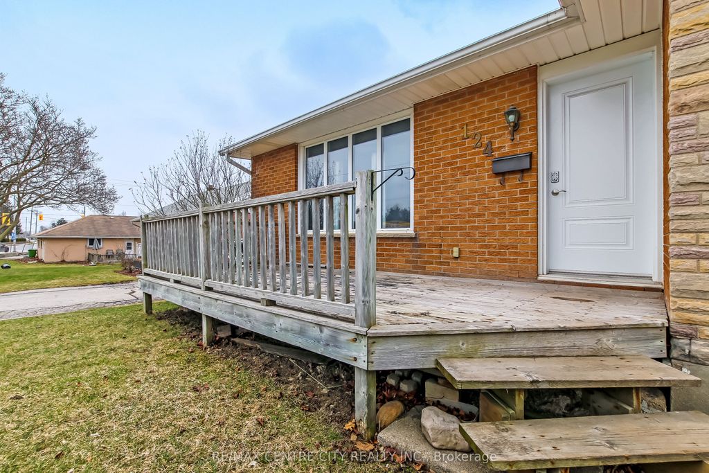 Photo of 124 Fairview Avenue, St. Thomas, ON N5R 4X6 (MLS # X12901524)