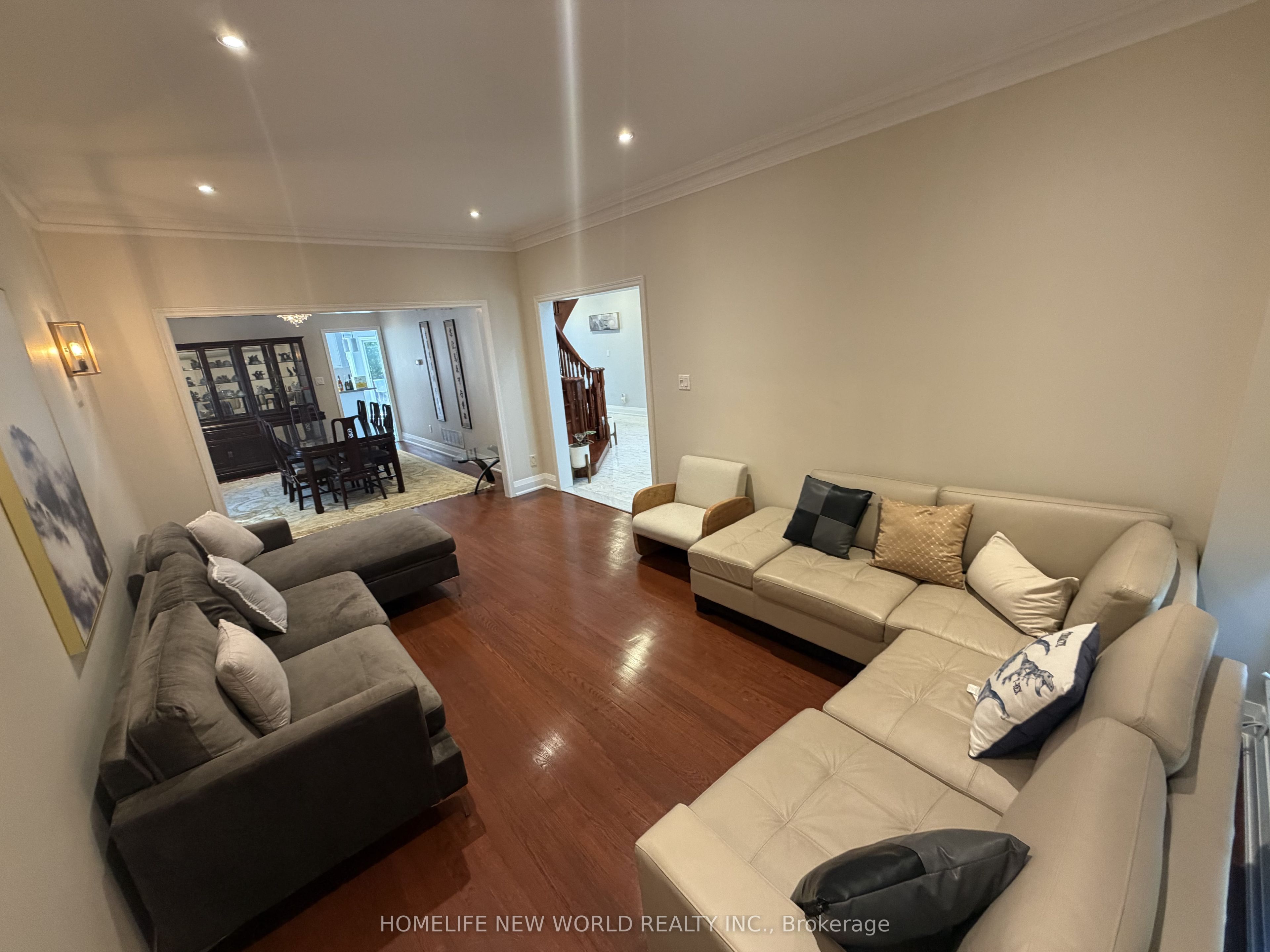 63A Roosevelt Drive (UPPER)