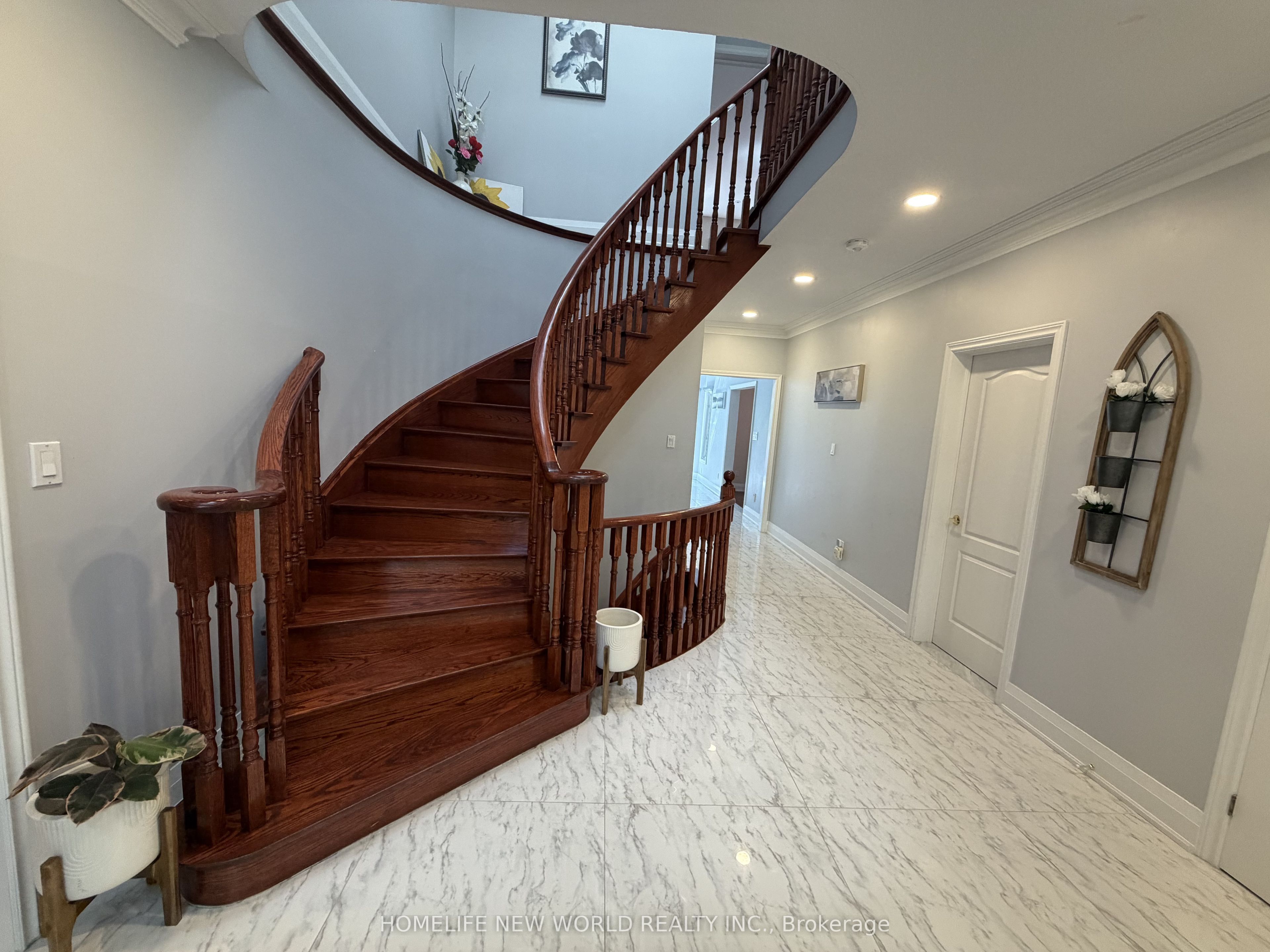 63A Roosevelt Drive (UPPER)