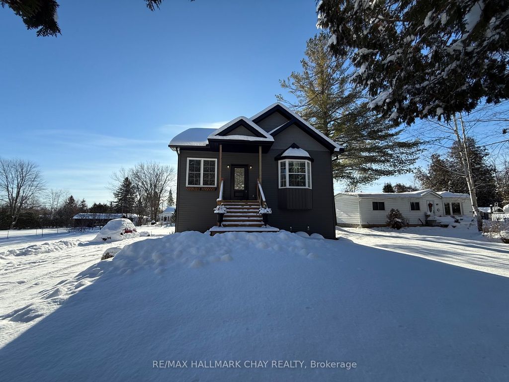Photo of 1047 LARCH Street, Innisfil, ON L0L 1C0 (MLS # N12658590)