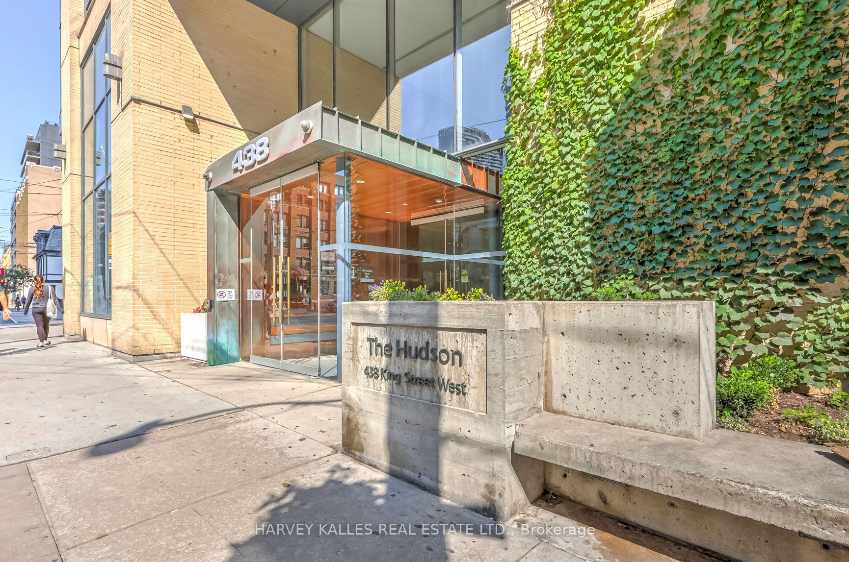 438 King Street W 914