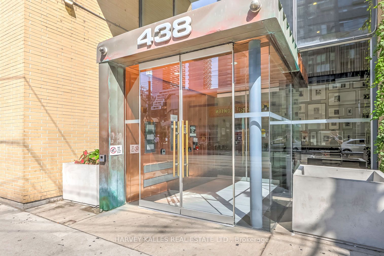 438 King Street W 914
