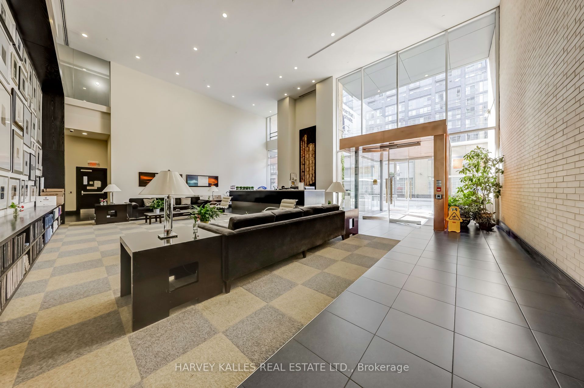 438 King Street W 914