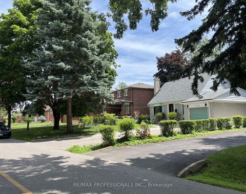 1026 Hedge Drive Mississauga ON L4Y 1G2